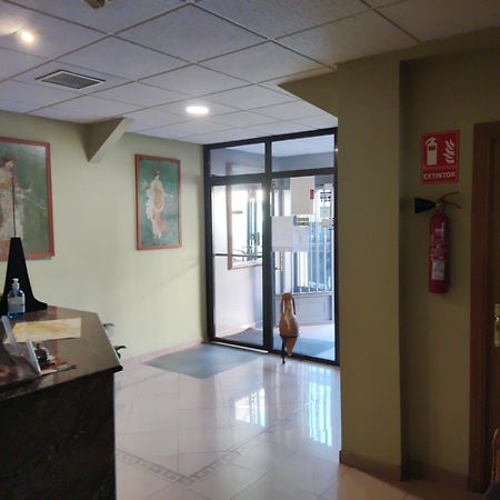 Hotel Dora Plasencia Exteriör bild