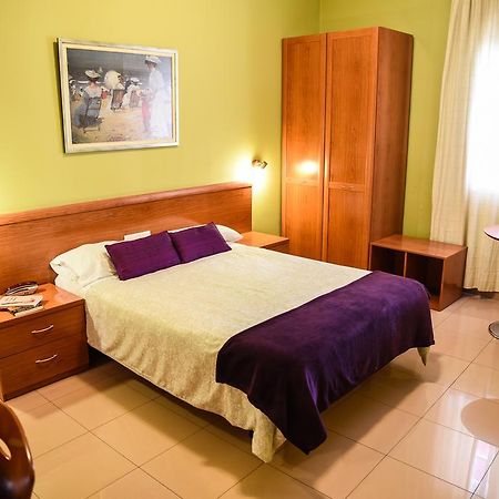 Hotel Dora Plasencia Exteriör bild