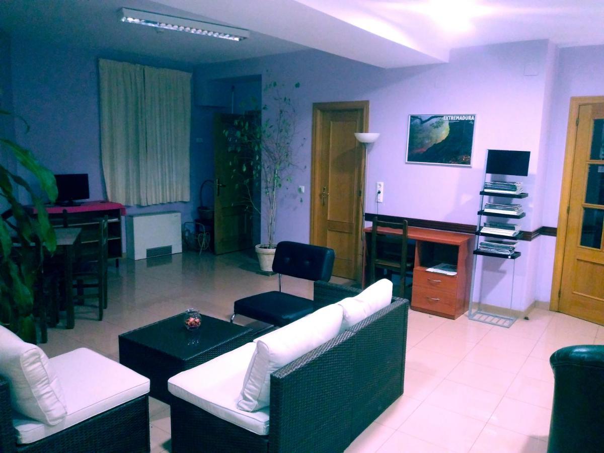 Hotel Dora Plasencia Exteriör bild