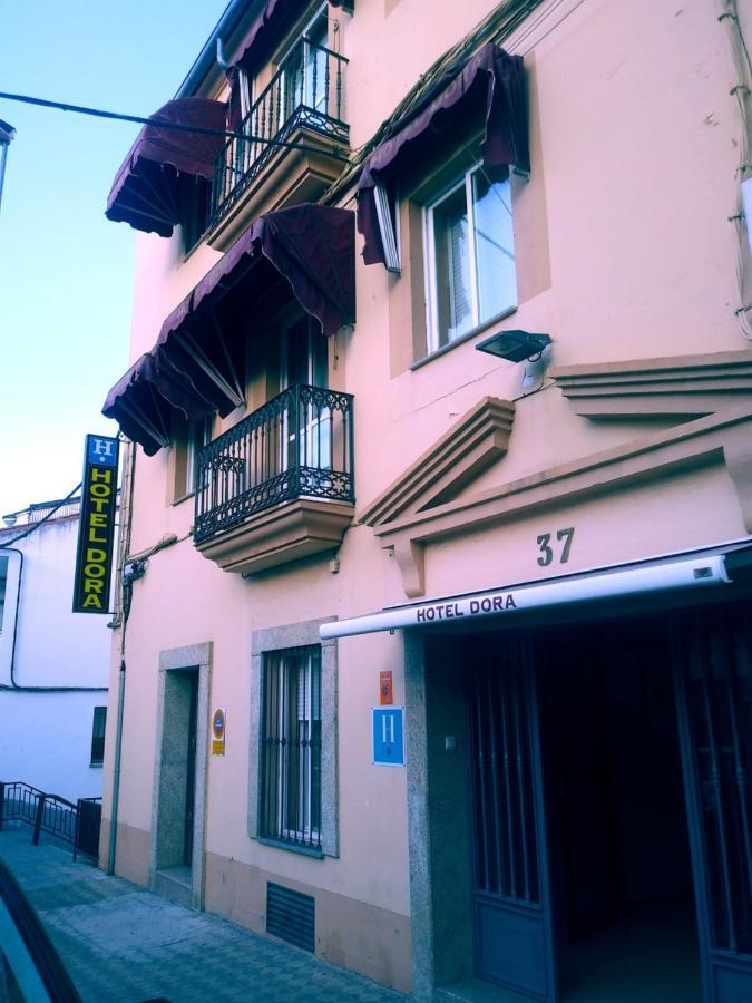 Hotel Dora Plasencia Exteriör bild