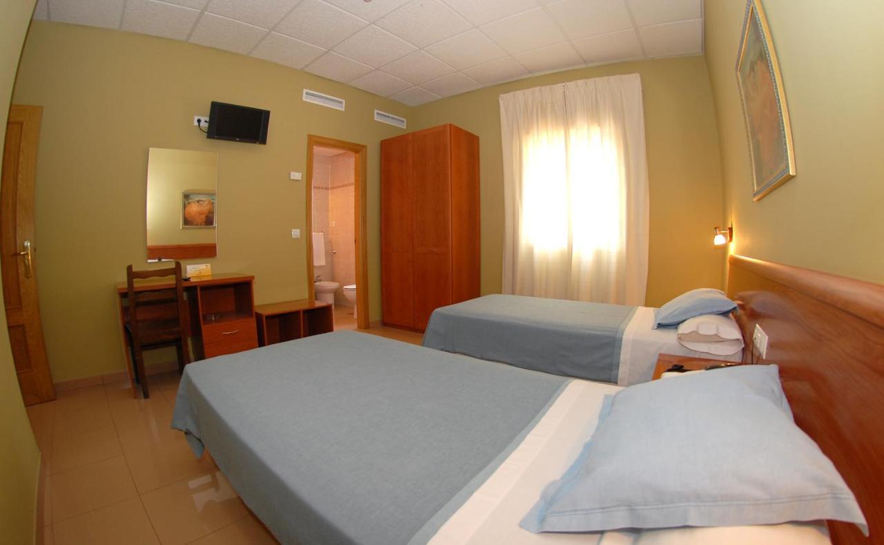 Hotel Dora Plasencia Exteriör bild