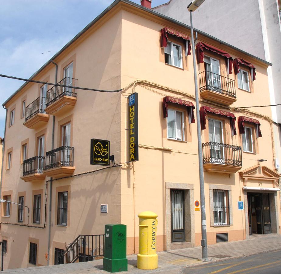 Hotel Dora Plasencia Exteriör bild