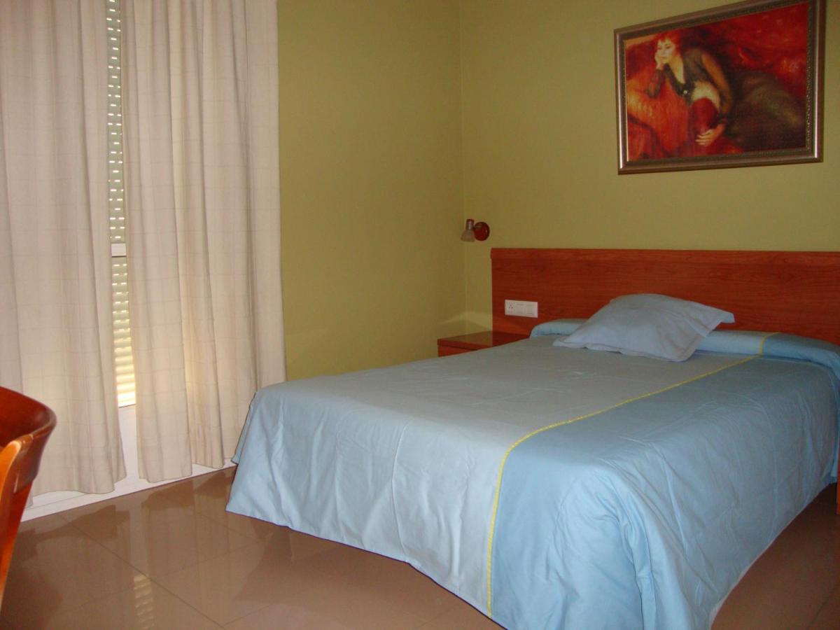 Hotel Dora Plasencia Exteriör bild
