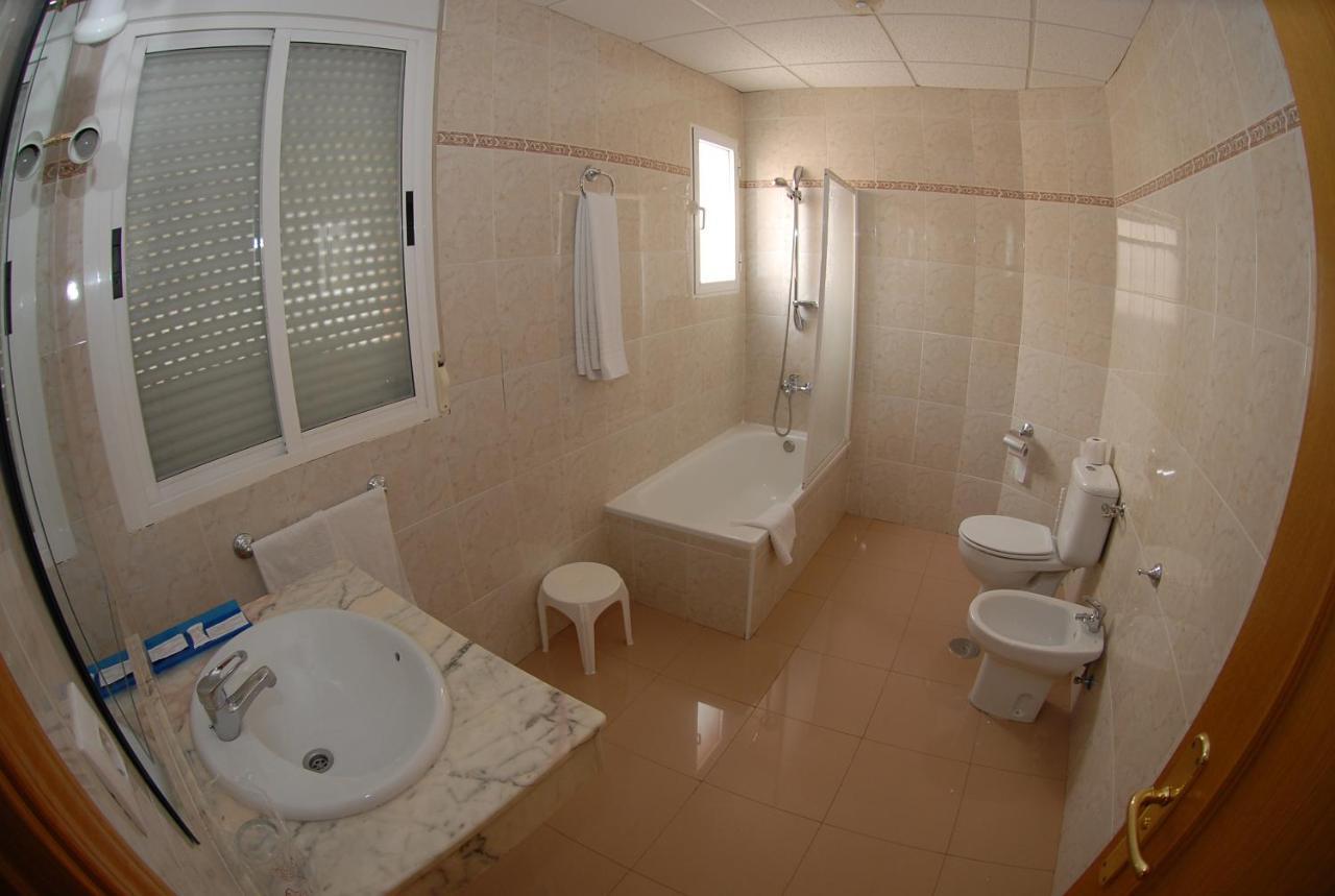 Hotel Dora Plasencia Exteriör bild