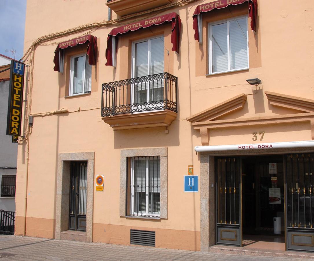 Hotel Dora Plasencia Exteriör bild