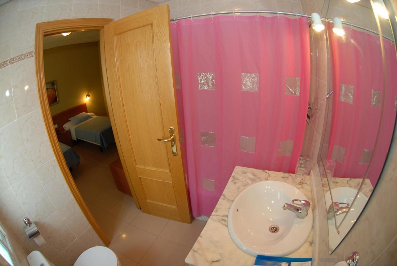 Hotel Dora Plasencia Exteriör bild