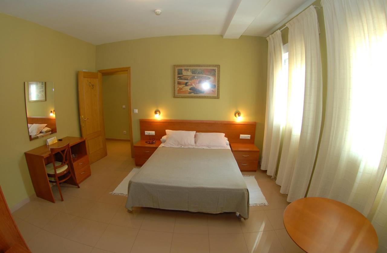 Hotel Dora Plasencia Exteriör bild