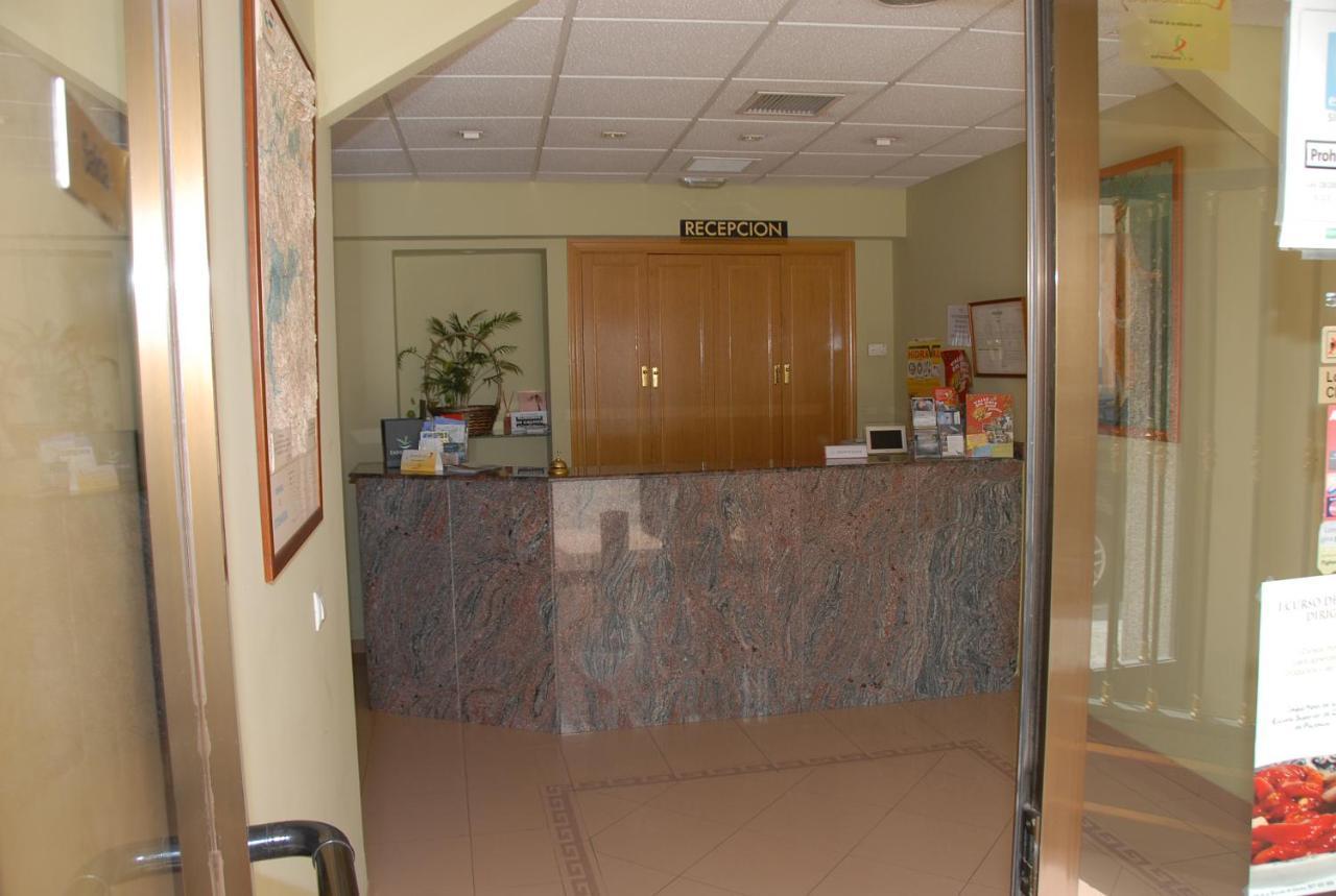 Hotel Dora Plasencia Exteriör bild