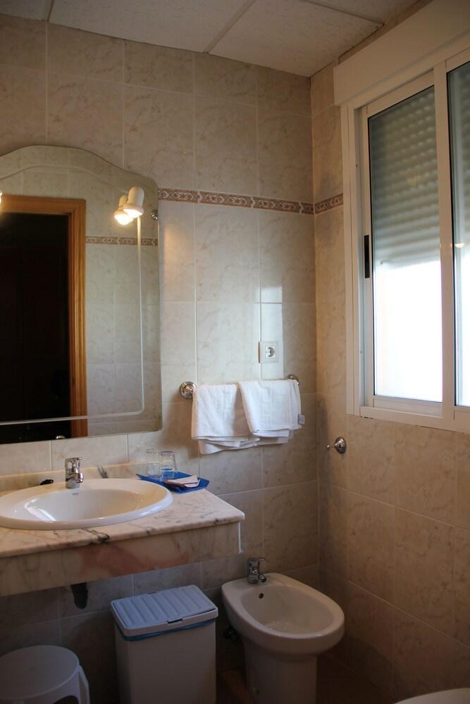 Hotel Dora Plasencia Exteriör bild