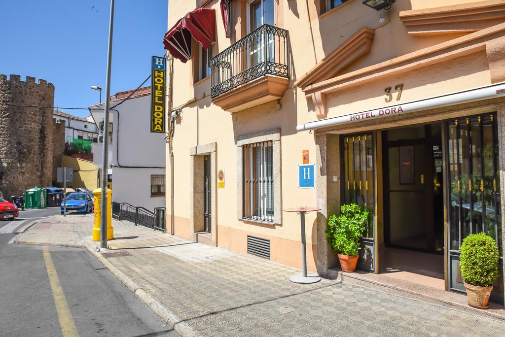 Hotel Dora Plasencia Exteriör bild