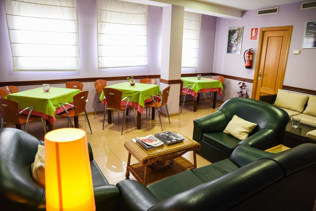 Hotel Dora Plasencia Exteriör bild