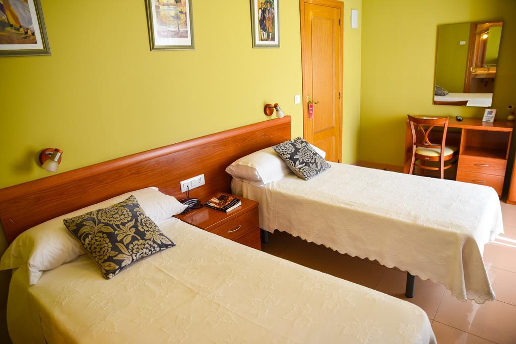 Hotel Dora Plasencia Exteriör bild