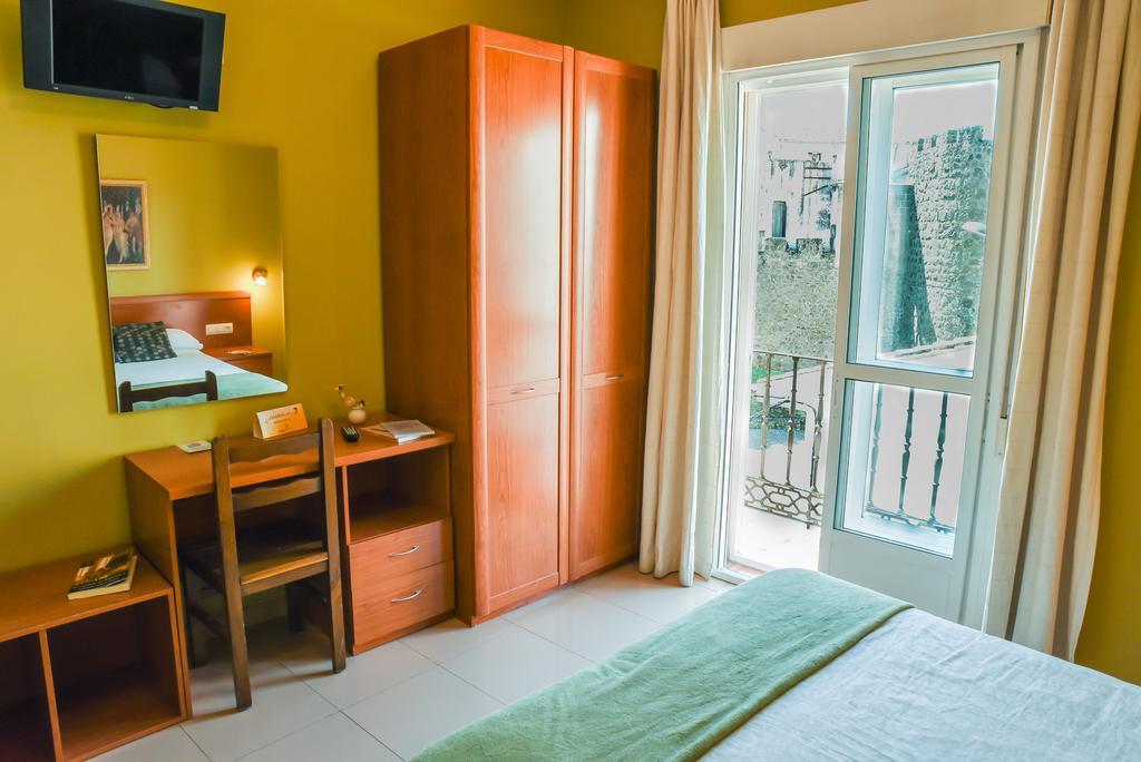 Hotel Dora Plasencia Exteriör bild