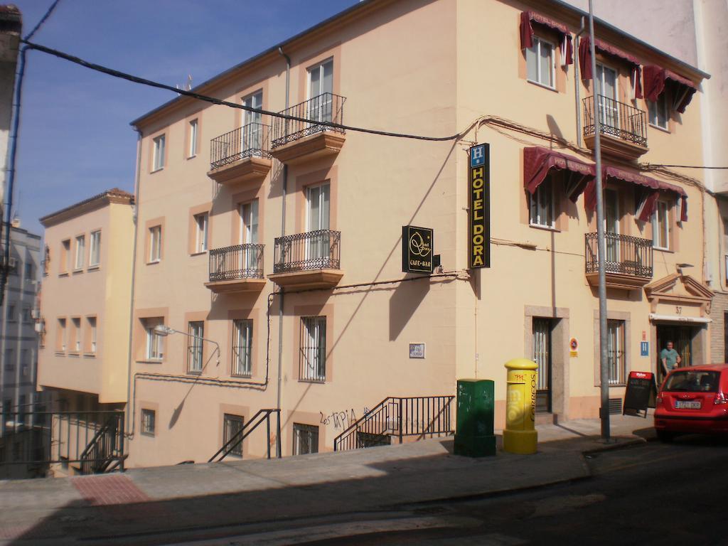 Hotel Dora Plasencia Exteriör bild