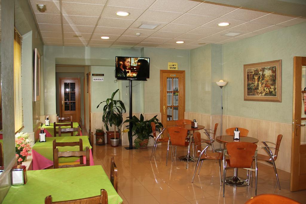 Hotel Dora Plasencia Exteriör bild