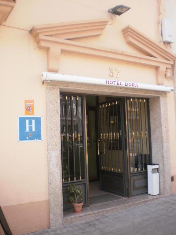 Hotel Dora Plasencia Exteriör bild