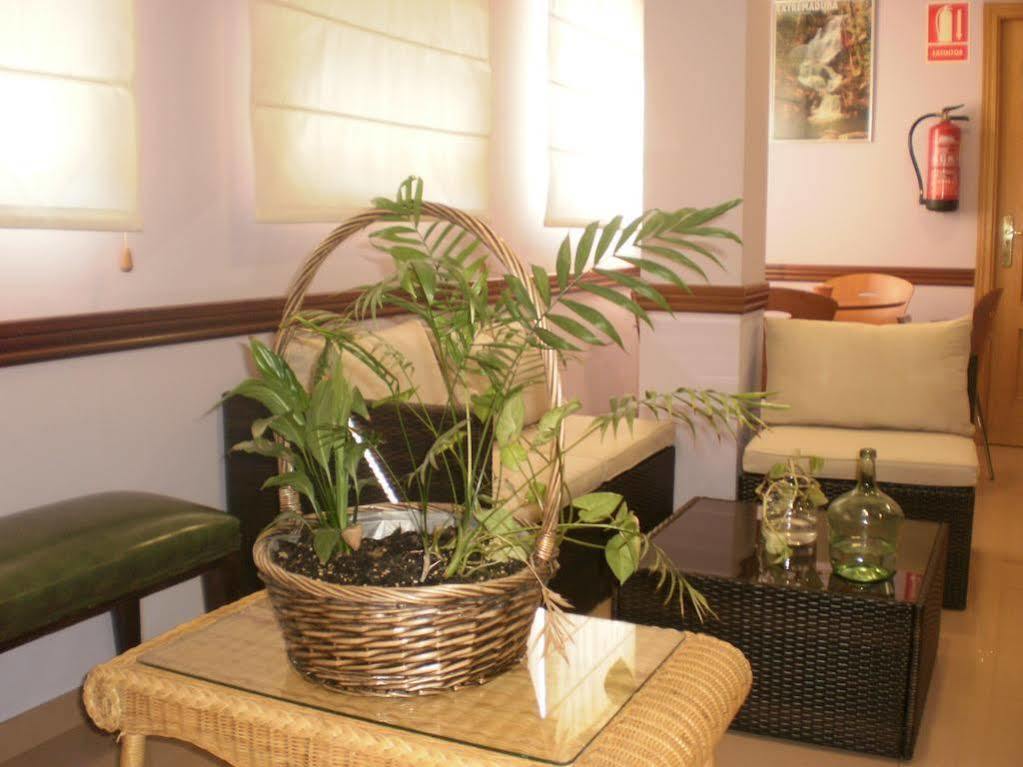 Hotel Dora Plasencia Exteriör bild