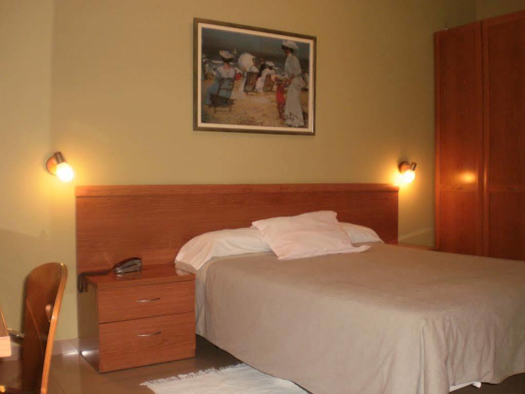 Hotel Dora Plasencia Exteriör bild