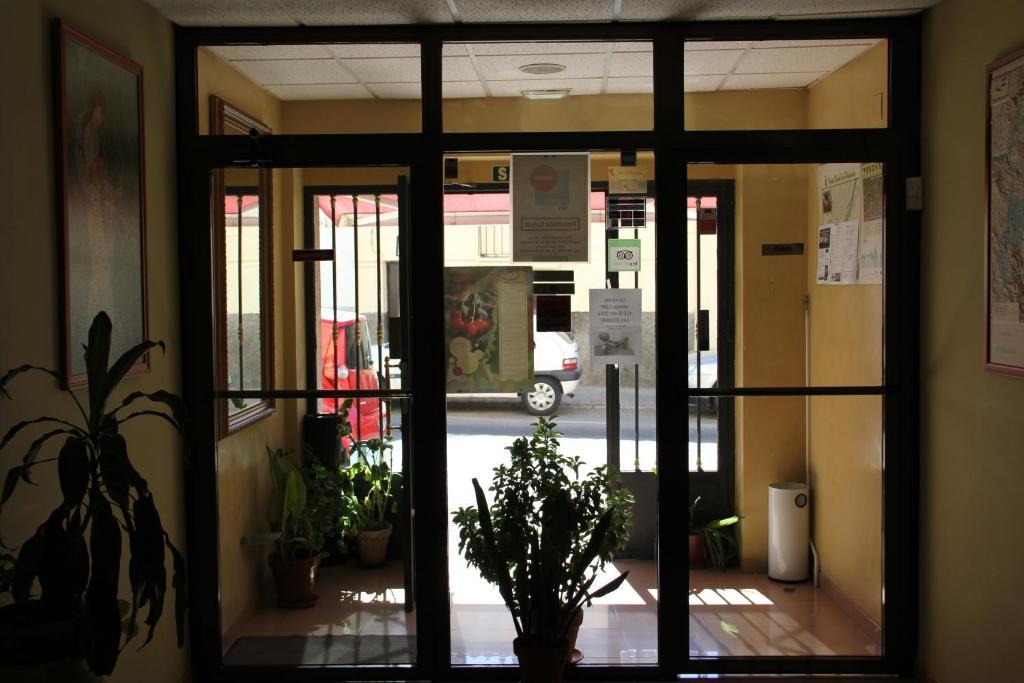 Hotel Dora Plasencia Exteriör bild
