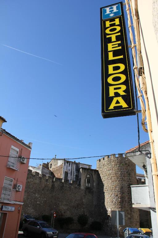 Hotel Dora Plasencia Exteriör bild