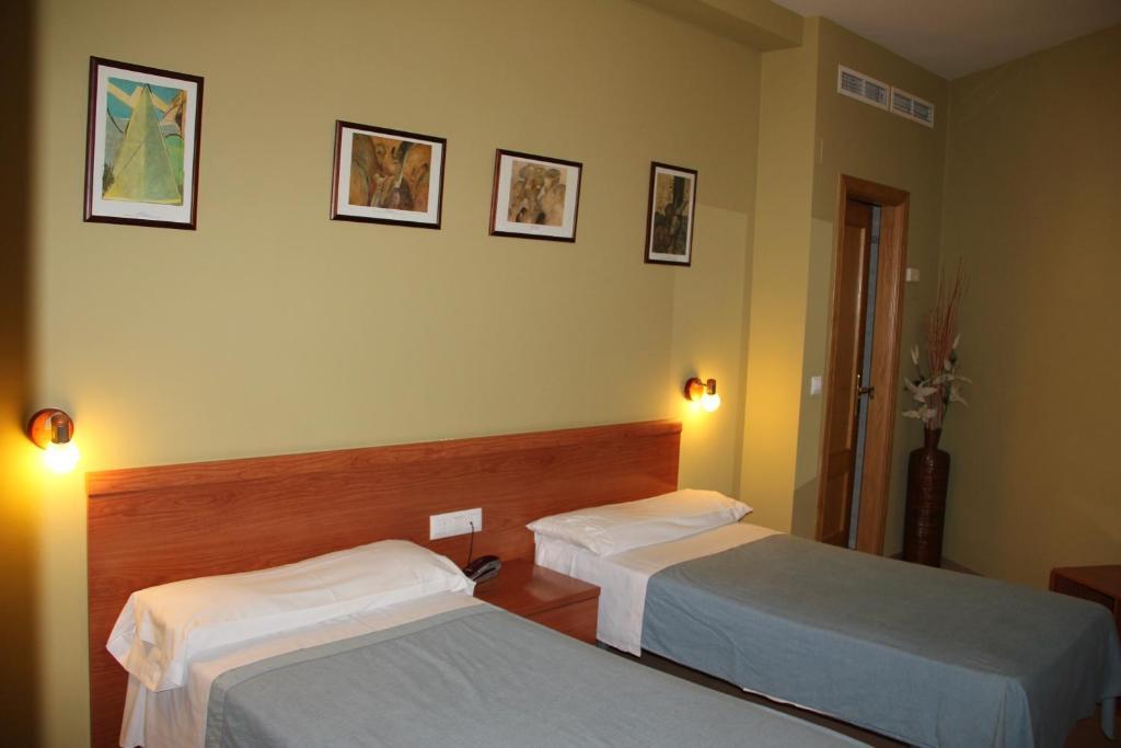 Hotel Dora Plasencia Exteriör bild