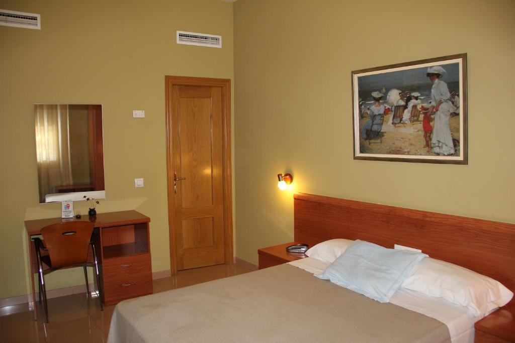 Hotel Dora Plasencia Exteriör bild
