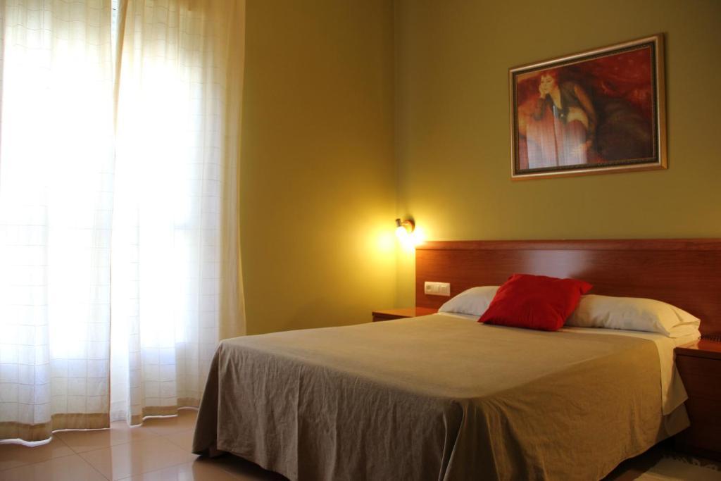 Hotel Dora Plasencia Exteriör bild